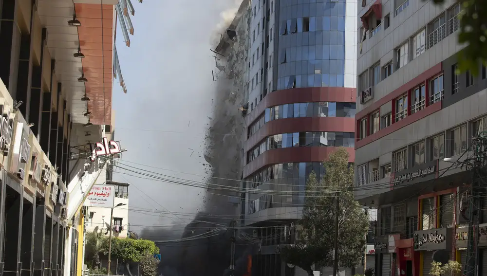 Un ataque aéreo israelí golpeó el edificio de gran altura que albergaba las oficinas de The Associated Press en la ciudad de Gaza