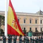 Izado de bandera con motivo del Día de San Isidro en los Jardines del Descubrimiento de la Plaza de Colón