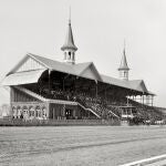 El Derby de Kentucky se celebra anualmente desde 1875 en Louisville, Kentucky