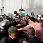 Cientos de ciudadanos marroquíes se manifestaron ayer en Rabat en solidaridad con el pueblo palestino