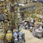 Interior de la tienda de maravillas de Pedro Bermejo, en Talavera de la Reina.