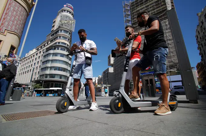 Se disparan en Madrid las multas a los patinetes mal aparcados en la calle