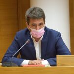 El presidente de la Diputación de Alicante, Carlos Mazón, durante su comparecencia en Les Corts