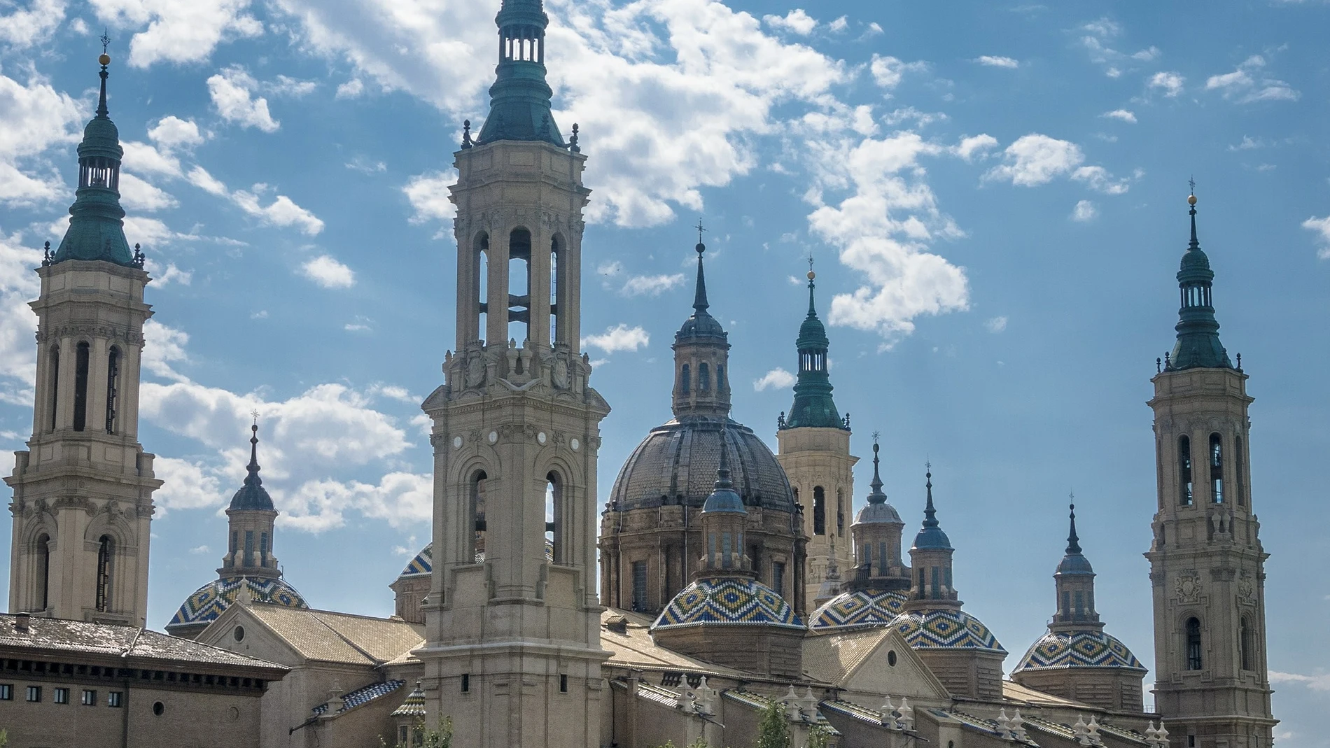 Basílica de Nuestra Señora del Pilar desde el Puente de Pieda, en Zaragoza