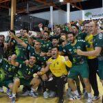 El club BM Iberoquinoa Antequera celebra su ascenso a la Liga Asobal