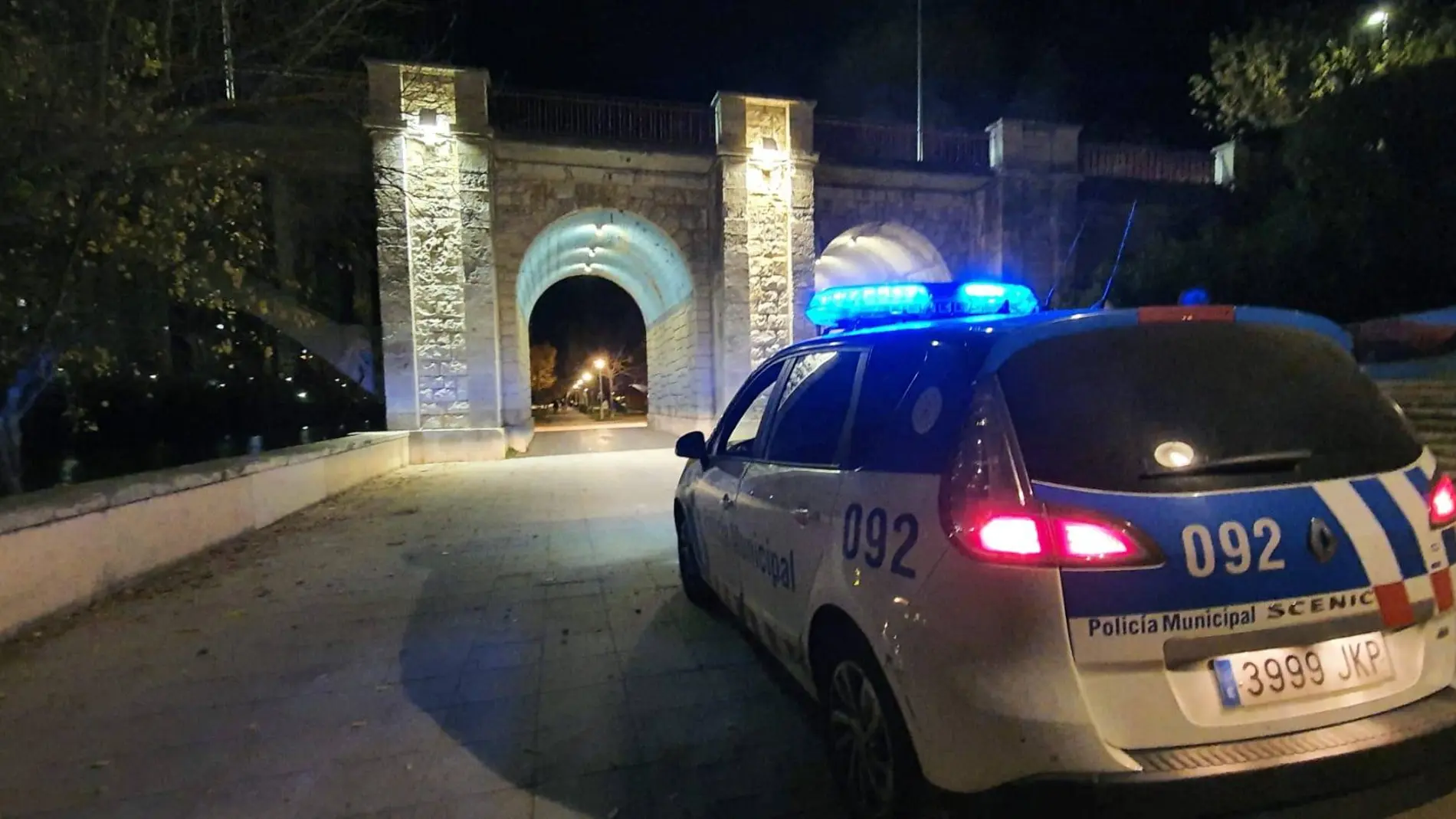 Patrulla de la Policía Municipal de Valladolid por las calles de la ciudad