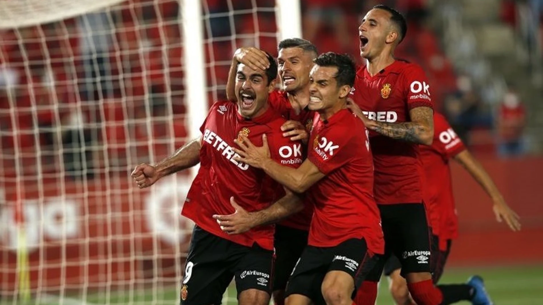 Los jugadores del Mallorca celebran un gol en su último partido de Liga