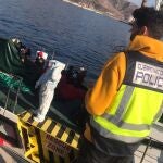 Agentes de Policía Nacional, durante la investigación de los 'taxi boats'