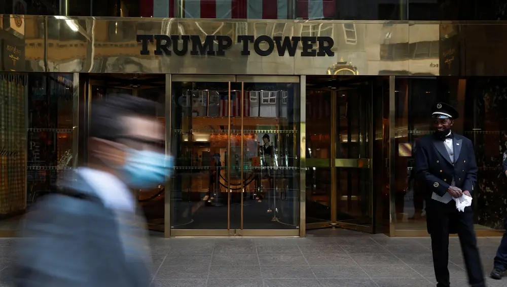 The entrance to Trump Tower on 5th Avenue is pictured in the Manhattan borough of New York City, U.S., May 19, 2021. REUTERS/Shannon Stapleton