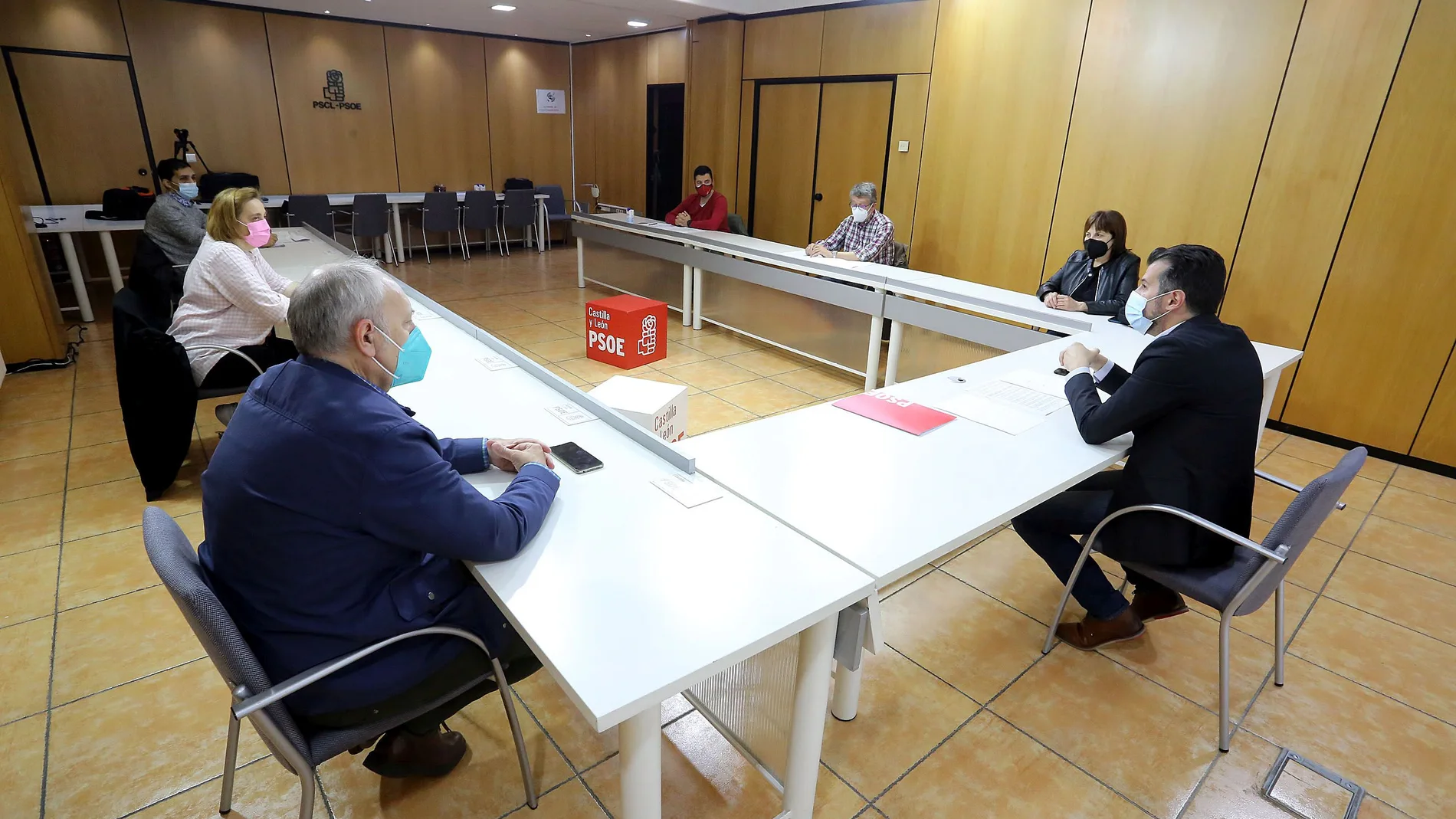 El secretario general del PSOE de Castilla y León, Luis Tudanca, se reúne con la Asociación "LOMLOE. Fin a la segregación escolar"