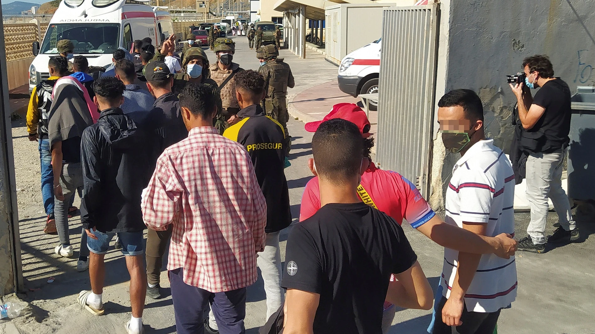 Proceso de devolución de inmigranters ilegales a Marruecos EFE/ Reudan