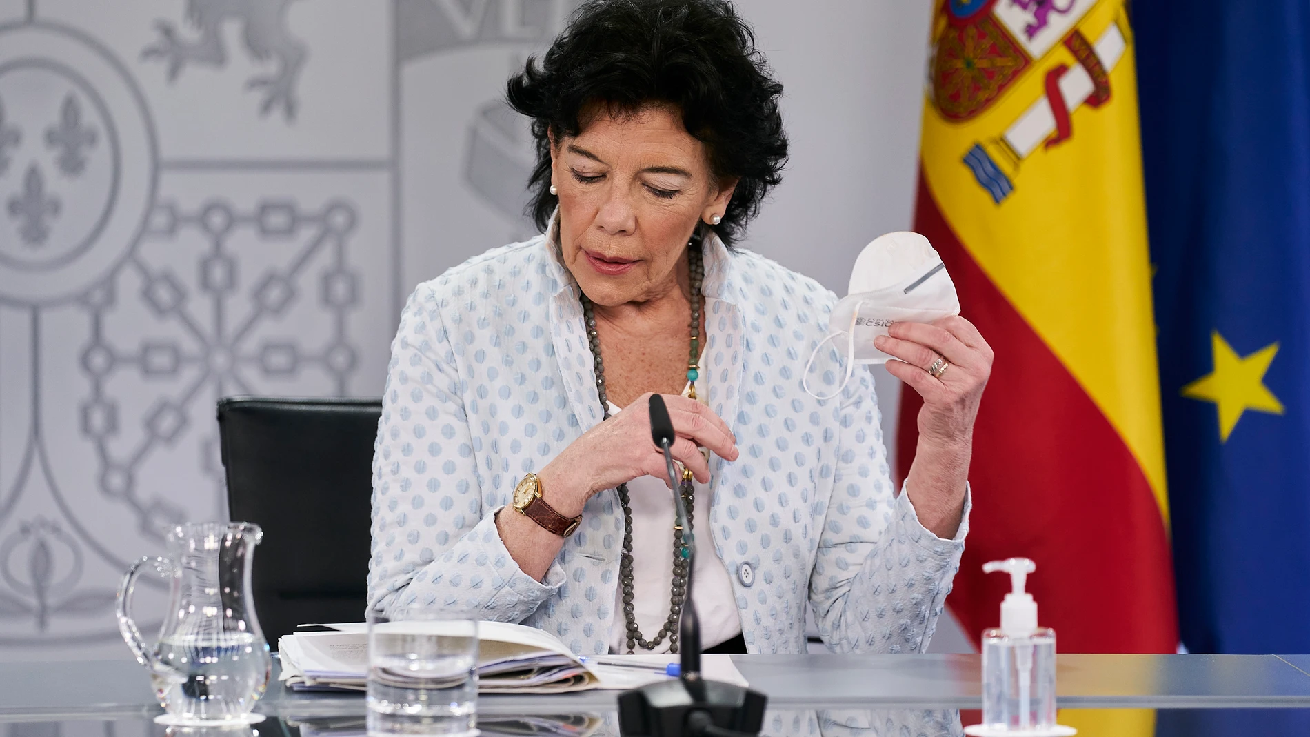 La ministra de Educación, Isabel Celaá, durante una rueda de prensa tras la reunión del Consejo Interterritorial del Sistema Nacional de Salud