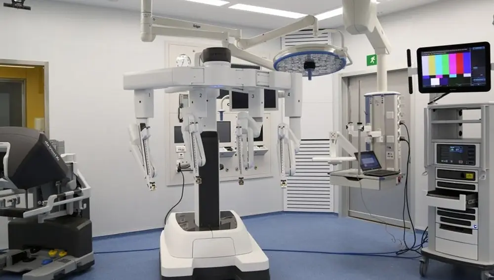 Vall d'Hebron usa el robot Da Vinci para llevar a cabo las intervenciones de cerclaje abdominal