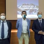 El presidente de las Cortes de Castilla y León, Luis Fuentes, interviene en el acto de presentación institucional de la asociación ‘Sierras de Béjar. Juntos lo hacemos mejor’, que organiza la Cámara de Comercio de Salamanca. En la imagen junto a Benjamín Crespo, presidente de la Cámara de Comercio (I) y Antonio Valencia, presidente de la asociación 'Sierras de Béjar'
