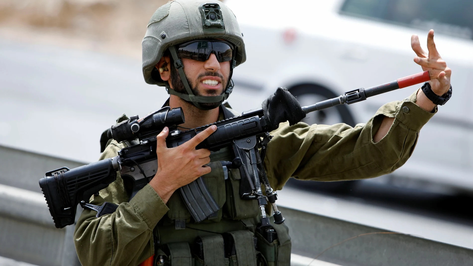 Un soldado israelí cerca de una manifestación de palestinos en Cisjordania