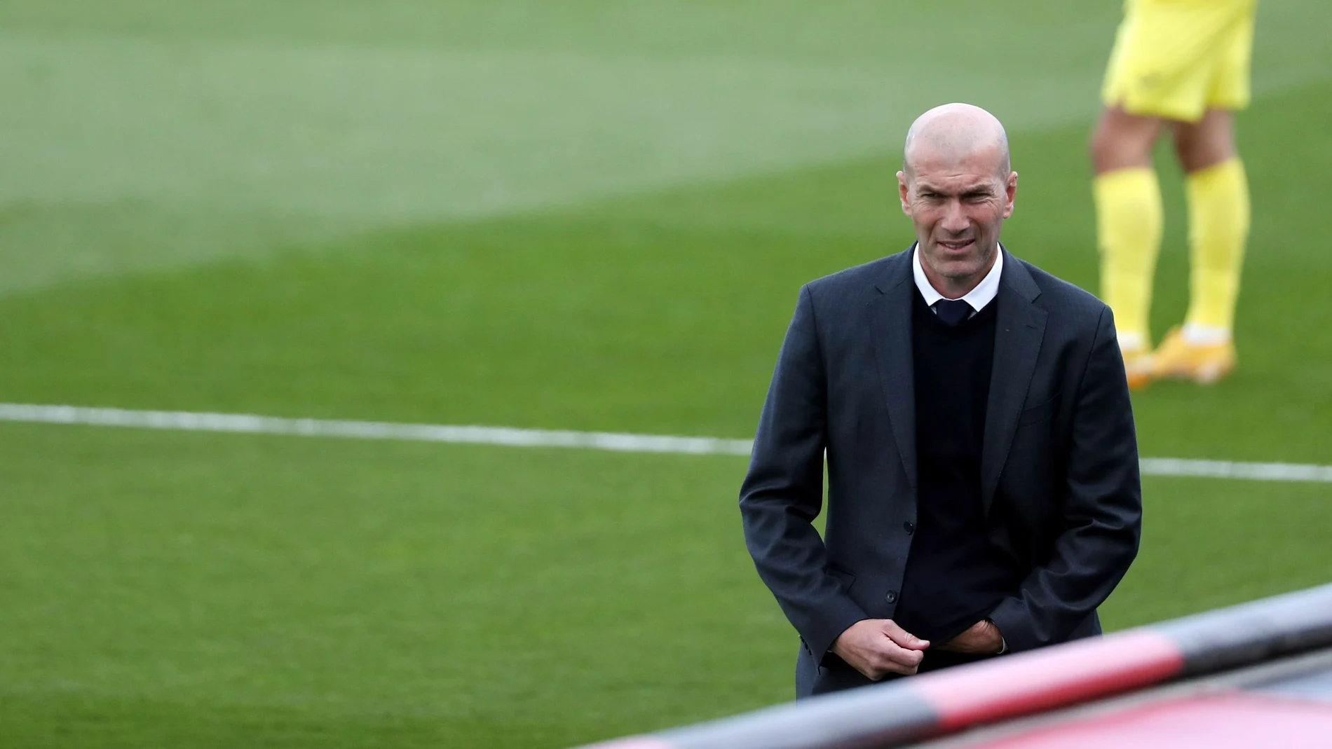 Zidane sonríe durante el partido entre el Real Madrid y el Villarreal