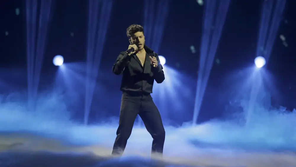 Blas Cantó, en su actuación represenando a España en Eurovisión. (AP Photo/Peter Dejong)