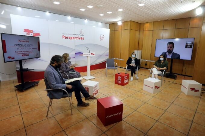 El secretario regional del PSOE, Luis Tudanca, interviene de forma telemática en la Jornada de debate sobre el futuro de Castilla y León