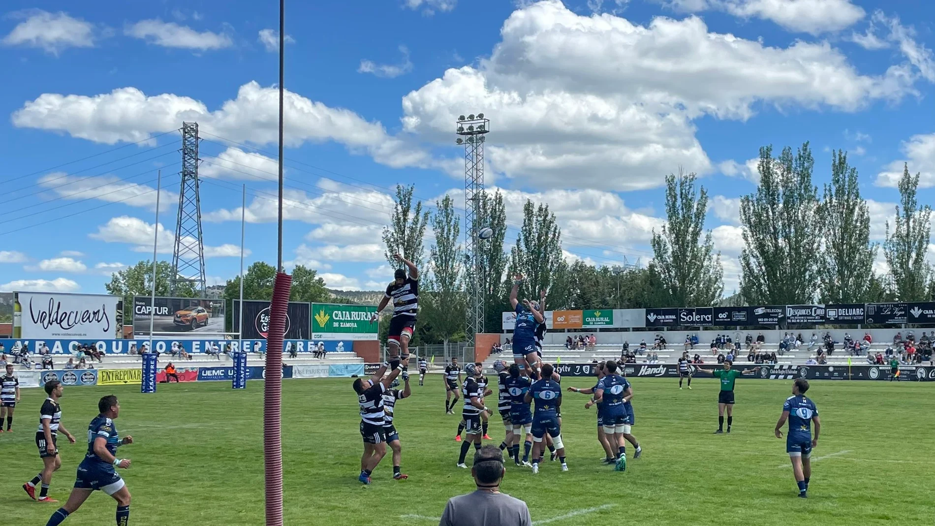 Touch lanzada por el Silverstorm El Salvador durante el derbi de semifinales de Liga