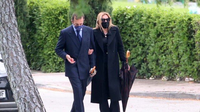 Alessandro Lequio y Ana García Obregón en el entierro de Ana María Obregón. Raúl Terrel / Europa Press23/05/2021