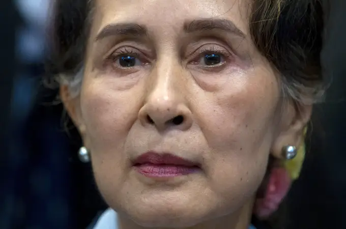 La junta militar de Birmania traslada de prisión a arresto domiciliario a Aung San Suu Kyi