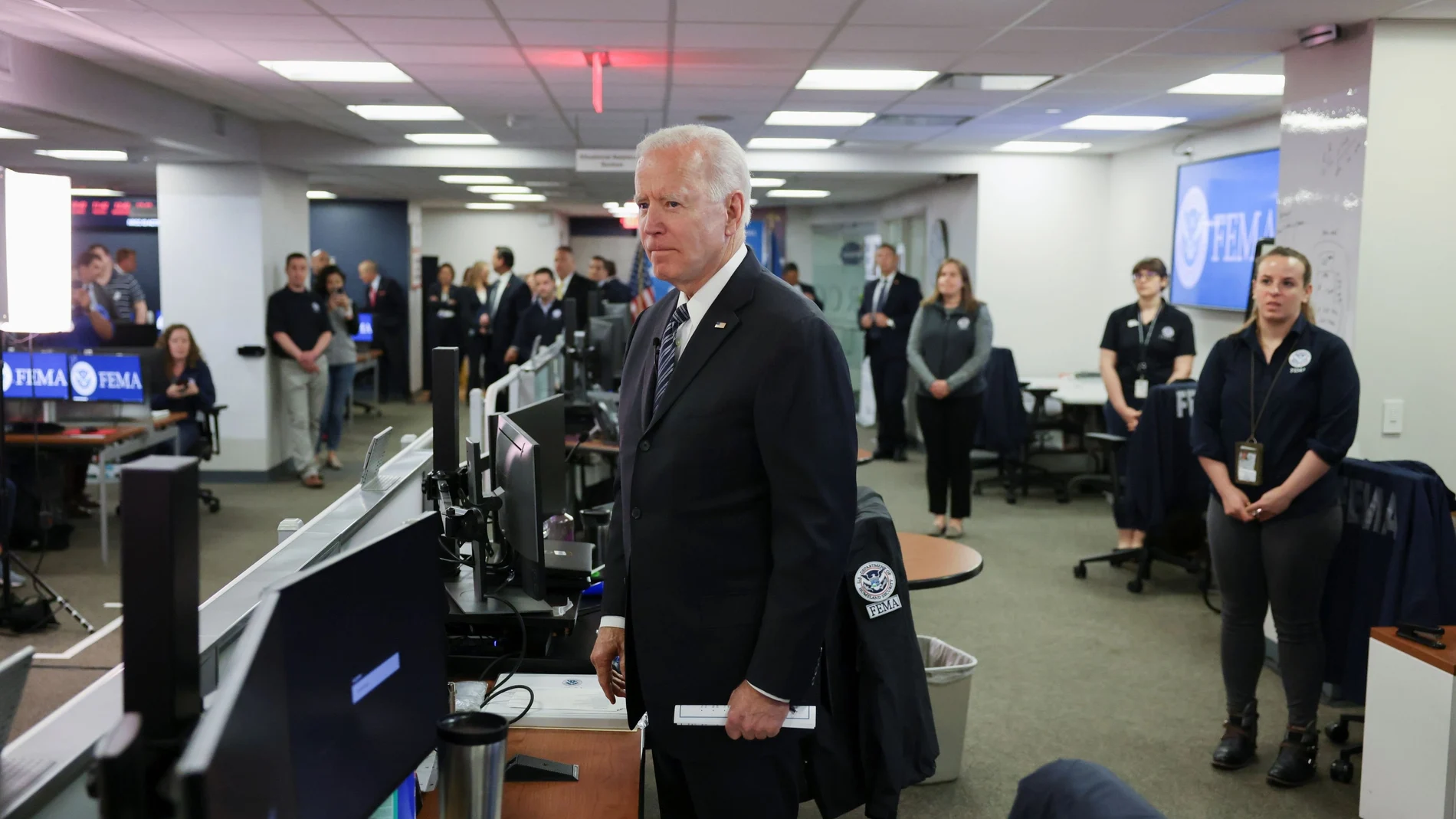 Joe Biden visita la sede de la Agencia Federal de Gestión de Emergencias (FEMA)