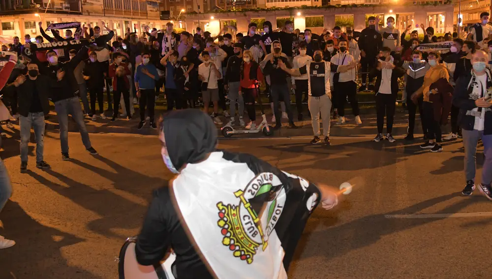 Celebración del ascenso del Burgos CF a segunda división en la Plaza de España