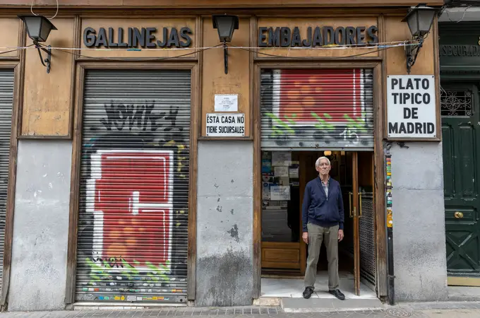 Adiós al mítico bar de las gallinejas de Madrid