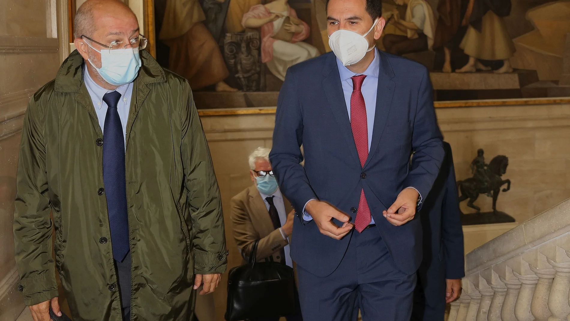 El vicepresidente de la Junta ofrece una rueda de prensa previa a la jornada de encuentros institucionales en Palencia El vicepresidente, portavoz y consejero de Transparencia, Ordenaci�n del Territorio y Acci�n Exterior, Francisco Igea, acomp�a�ado del director general de transparencia y buen gobierno, Joaquin Messeguer, realizan una jornada de encuentros institucionales que mantendr� en Palencia. El vicepresidente cursa sendas visitas al Ayuntamientoy a la Diputaci�n Provincial. Al final de la ma�ana, visita la exposici�n del I Festival Internacional de Fotograf�a de Castilla y Le�n