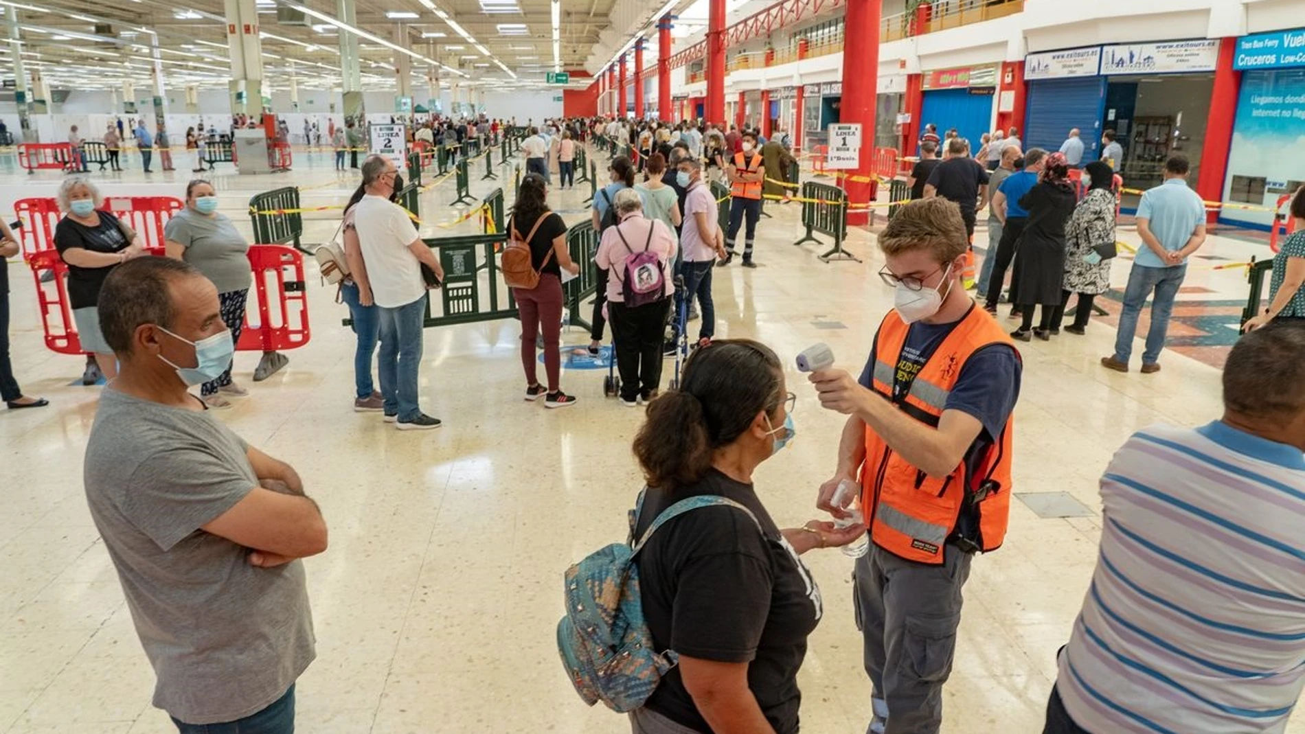 Vacunación en el centro comercial La Rambla