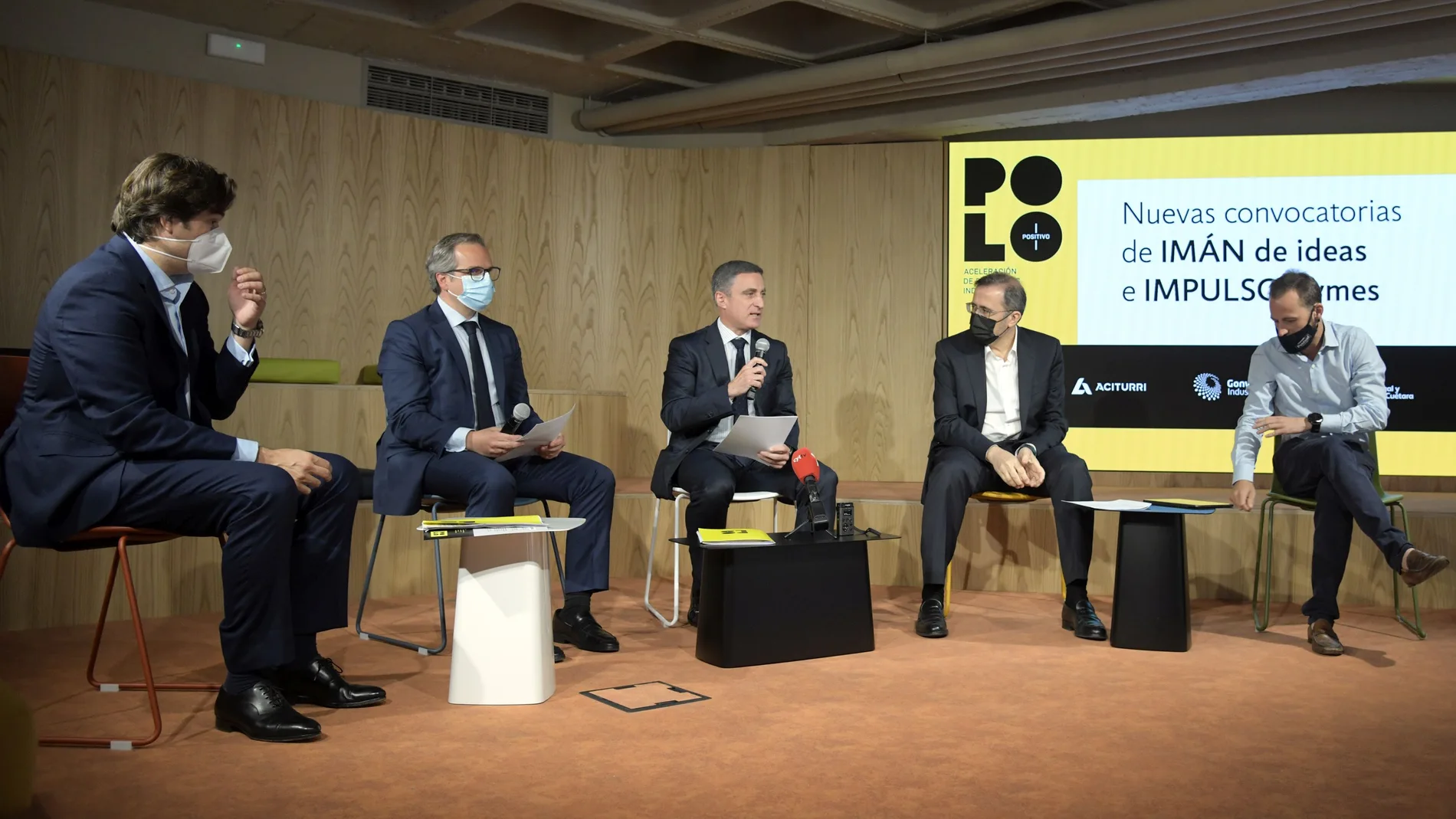 Responsables de innovación y estrategia de los cinco socios promotores de Polo positivo (Grupo Antolin, Aciturri Aeronáutica, Pascual, Gonvarri y Fundación Caja de Burgos) presentan los detalles de las nuevas convocatorias de los programas de ayuda al emprendimiento