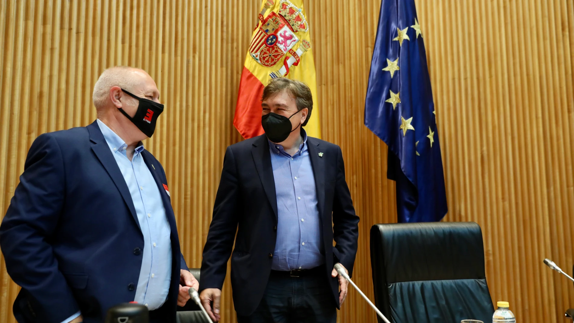 Tomás Guitarte, diputado de Teruel Existe, junto a la Coordinadora de la España vaciada presentan su propuesta de modelo de desarrollo.