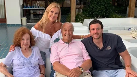 Ana Obregón, junto a sus padres y su hijo Aless