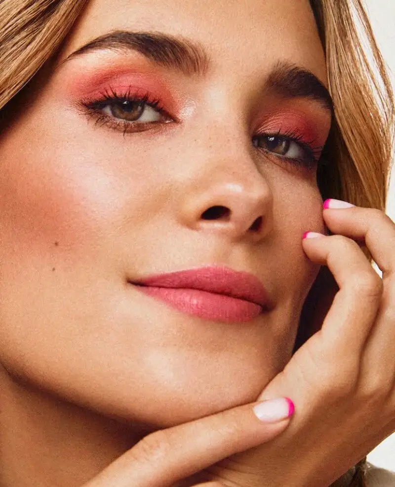 María Pombo y las sombras de ojos de su paleta con Bobbi Brown.