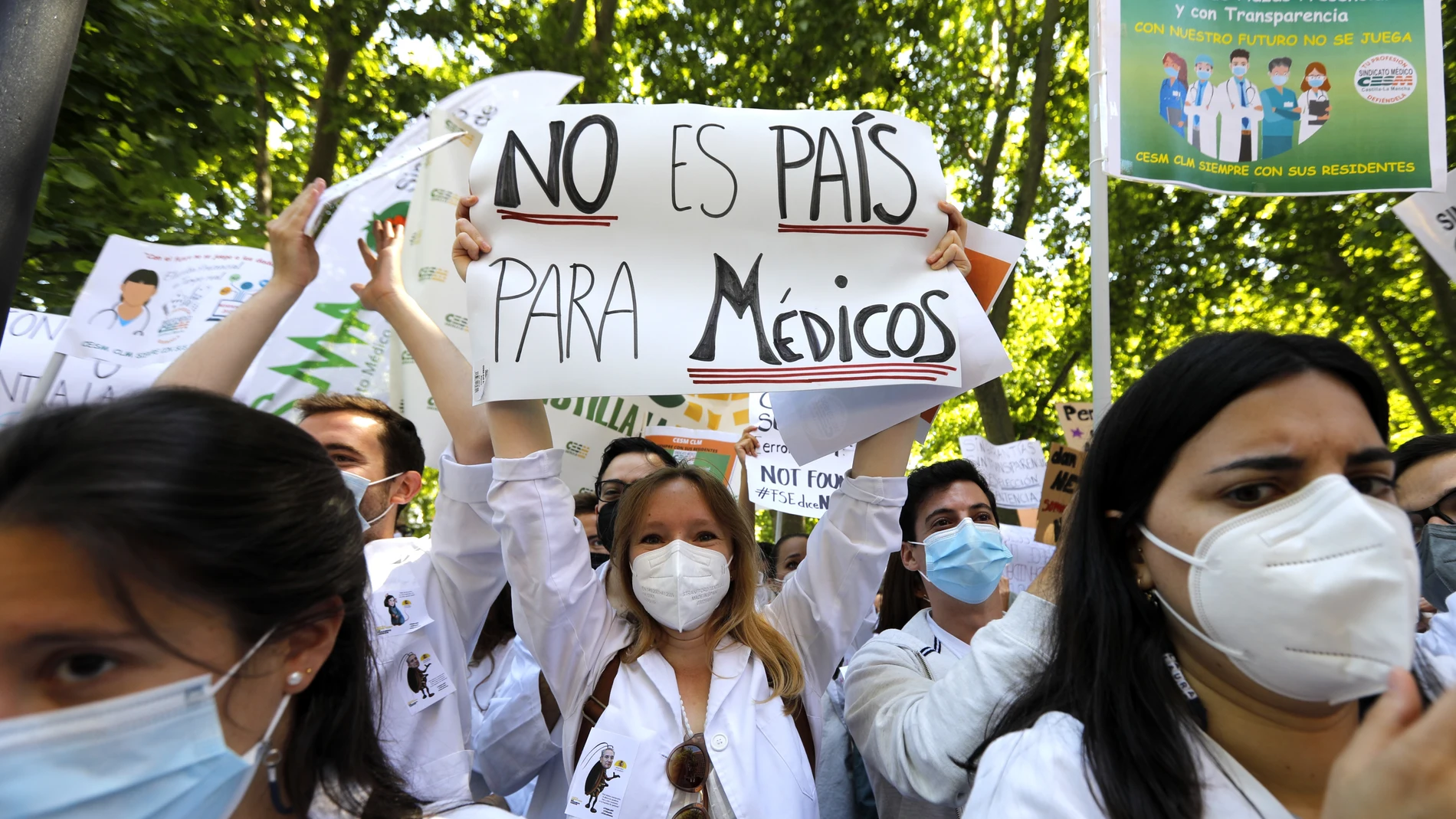 Manifestacion contra la asignacion de las plazas de medicos frente al Ministerio de Sanidad.