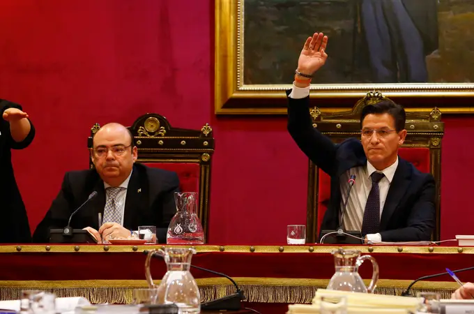 El alcalde de Granada tras quedarse con un solo concejal: “Espero que el PP recupere la cordura”