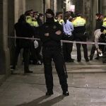 Agentes de los Mossos d'Esquadra, en una reyerta en el barrio barcelonés del Born