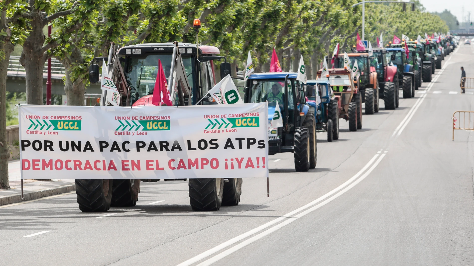 La Unión de Campesinos de León convoca una caravana de tractores ante las negociaciones de la reforma de la Política Agrícola Común