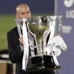 Zidane, con la última Liga que ganó con el Real Madrid