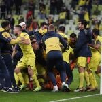 Los jugadores del Villarreal celebran el título