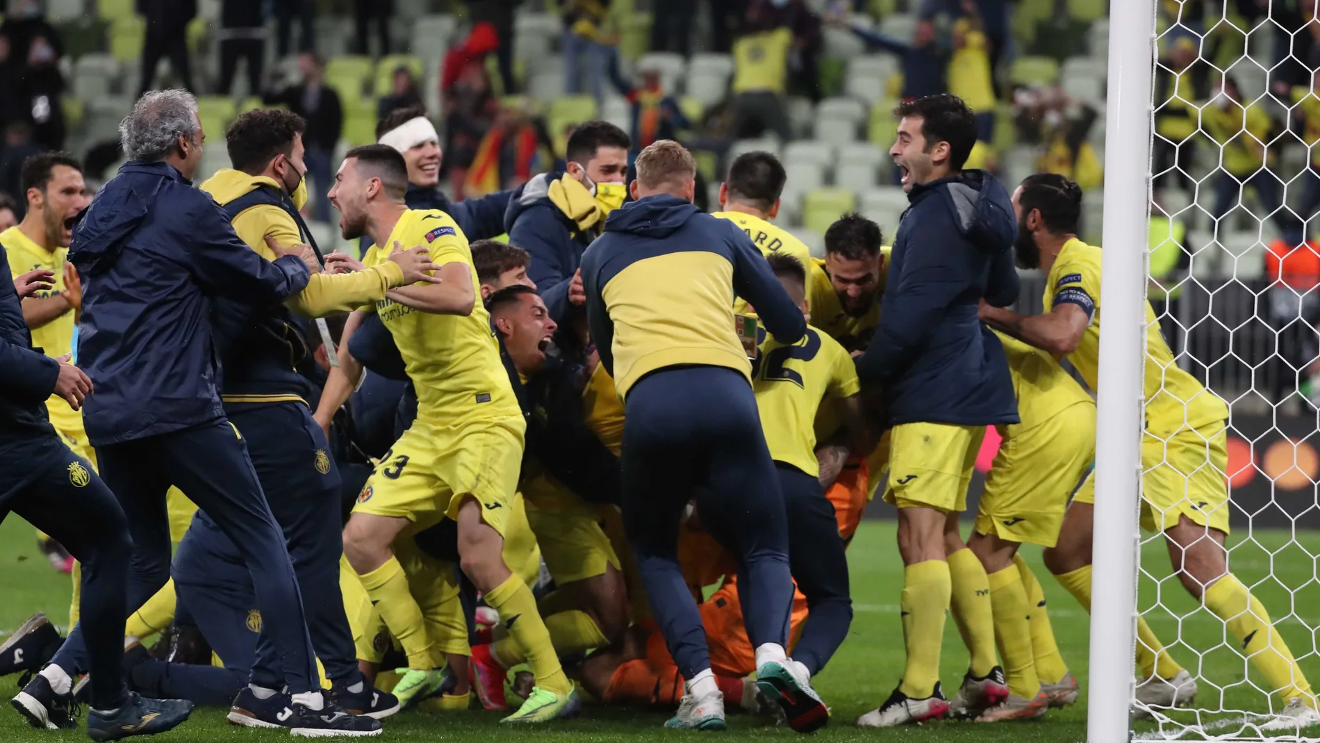 Los jugadores del Villarreal celebran el título