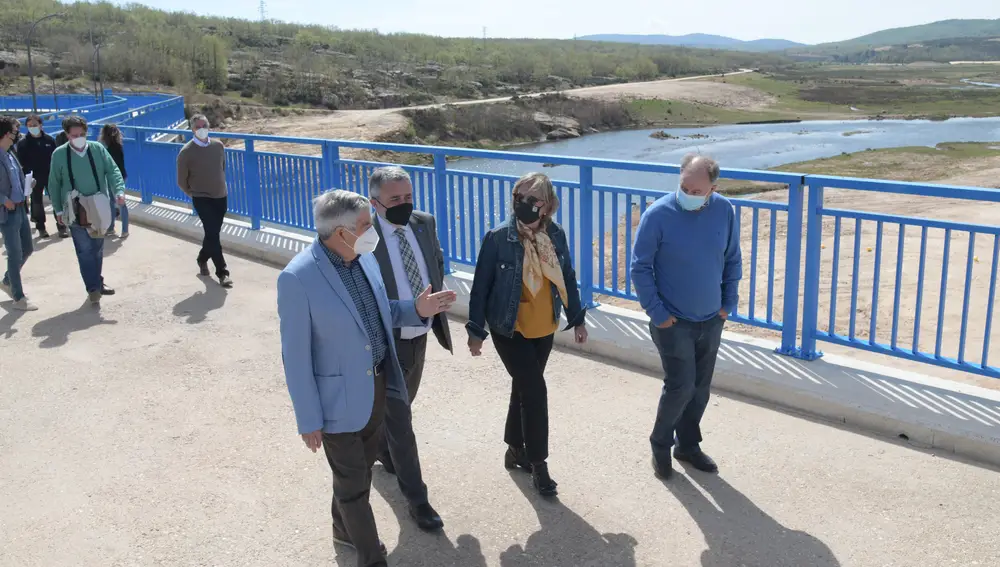 La Confederación Hidrográfica del Duero (CHD) y la Junta de Ledansas firman el convenio de cesión para el uso y mantenimiento de la zona lúdico-recreativa del embalse de Los Vados, complementario a la presa de Castrovido