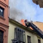 Los Bomberos de León han sofocado a primera hora de la mañana de este jueves el incendio en una cocina de un restaurante en la calle Cervantes del centro de la ciudad