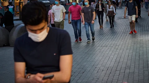 El tiempo de uso de la mascarilla es proporcional a la sequedad bucal, según advierten los expertos
