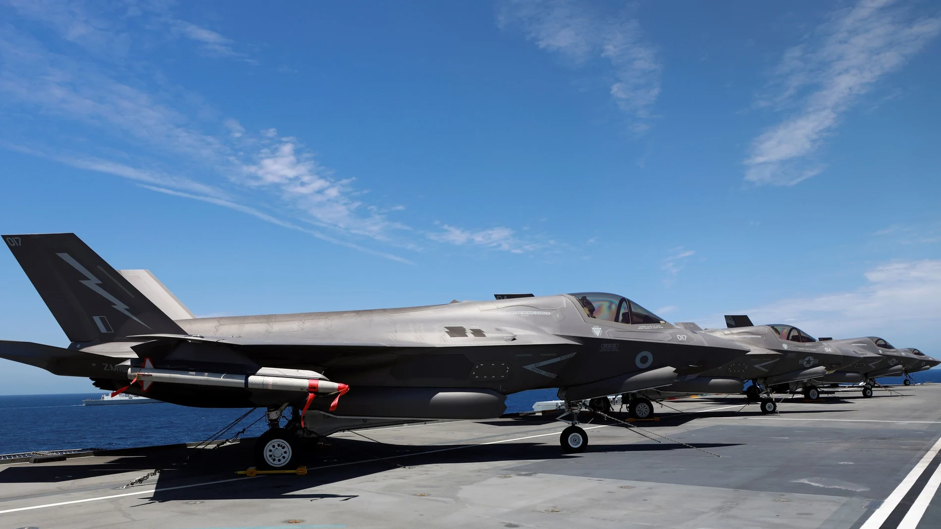 En total, fueron un total de 18 F-35B de Estados Unidos y de Reino Unido, que también acompañó la misión con aviones de combate similares. REUTERS