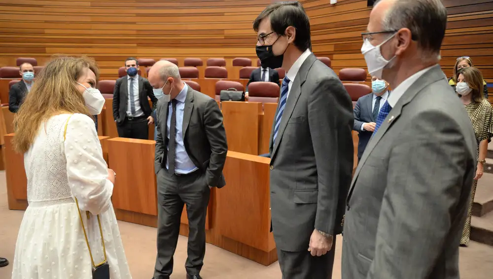 El presidente de las Cortes de Castilla y León, Luis Fuentes, mantiene un encuentro con el secretario de Estado para la Unión Europea, Juan González-Barba, el cual se ha reunido posteriormente con los portavoces de los grupos parlamentarios en las Cortes de Castilla y León