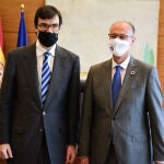 El presidente de las Cortes de Castilla y León, Luis Fuentes, recibe al secretario de Estado para la Unión Europea, Juan González-Barba