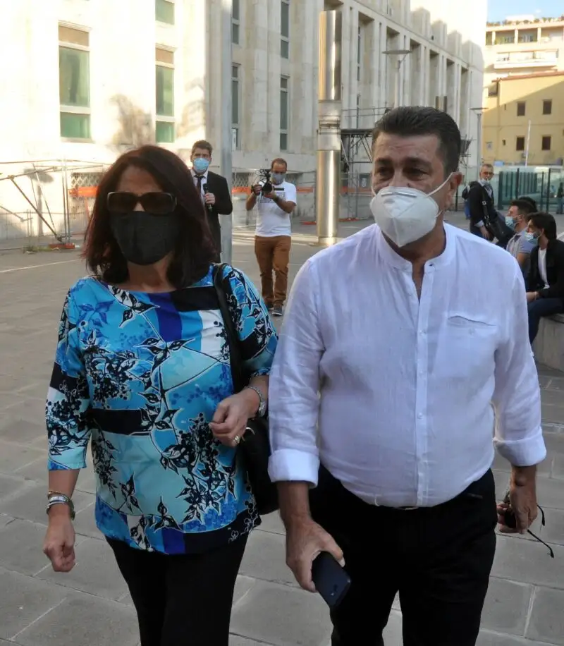 Pippo Biondo y Santina Biondo llegando a la corte de Palermo en 2020