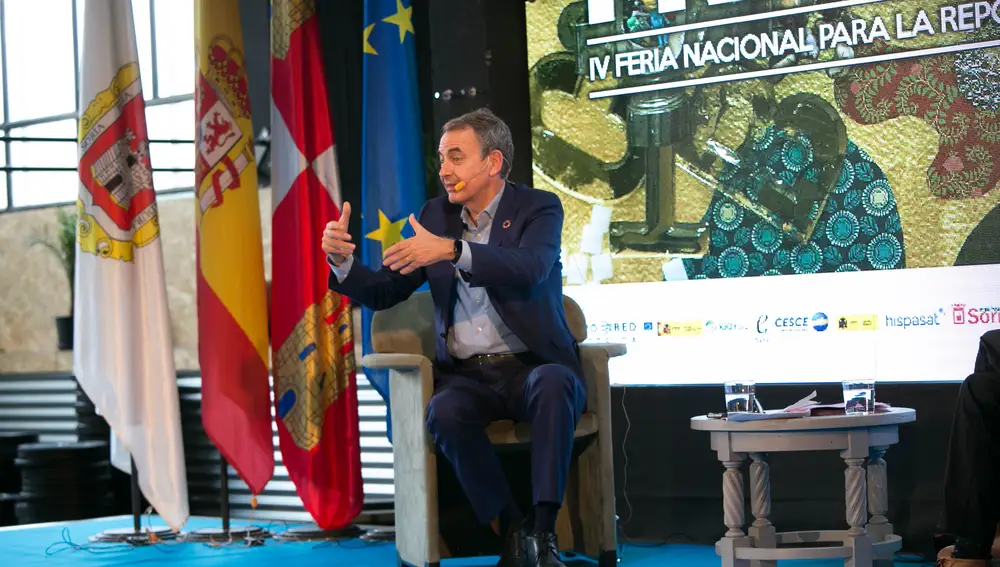 El expresidente del Gobierno José Luis Rodríguez Zapatero interviene en un coloquio durante la inauguración de la IV Feria Nacional para la Repoblación de la España Rural Presura