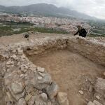 El presidente de la Asociación Patrimonio Santomera, el profesor de Geografía e Historia y arqueólogo, Miguel Pallarés, trabaja en la excavaciónEDU BOTELLA/EUROPA PRESS (Foto de ARCHIVO)13/04/2021